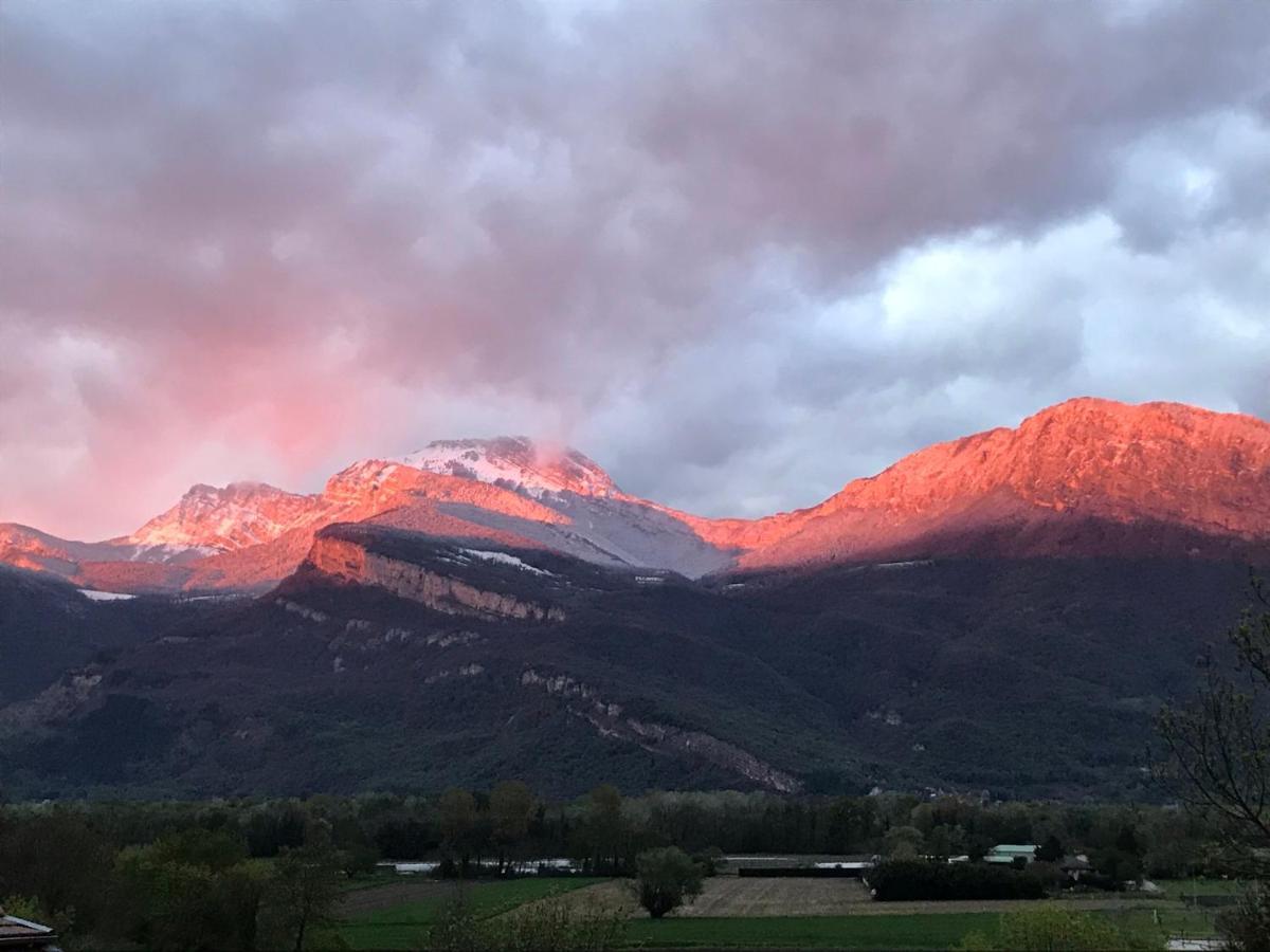 Willa La Dent Du Loup A La Campagne, Proche De Grenoble Noyarey Zewnętrze zdjęcie